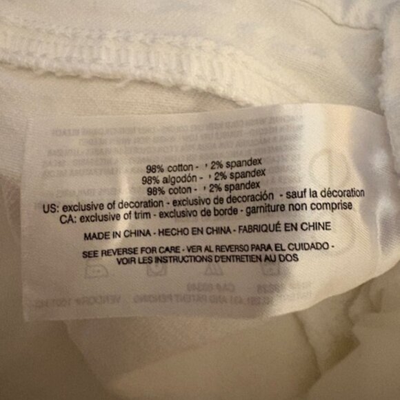 Gloria Vanderbilt White Denim Shorts – Size 14 – Slimming Fit – NEW (Washed, Nev - Picture 2 of 5